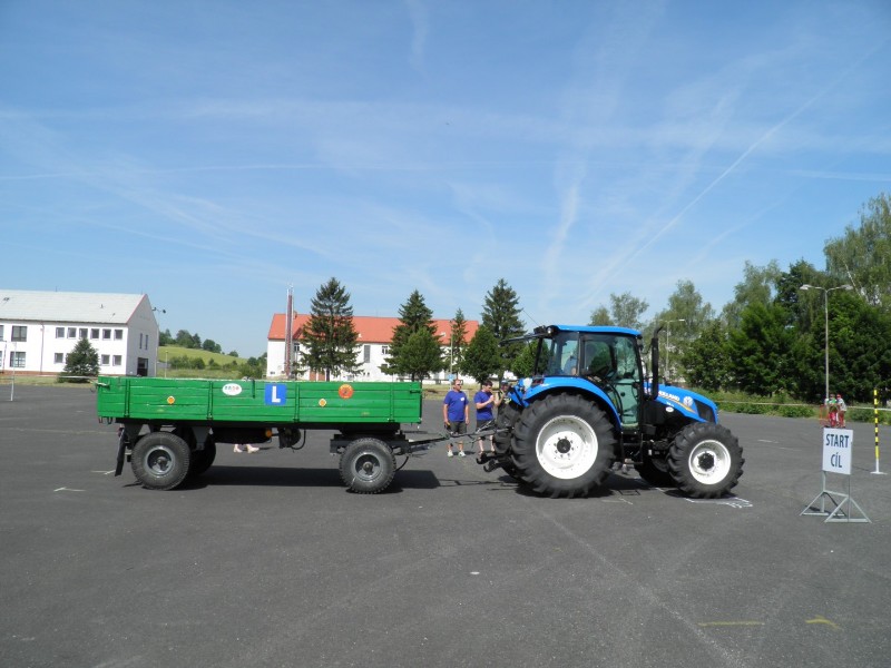 Agrotec Jízda zručnosti s traktorem a vlekem