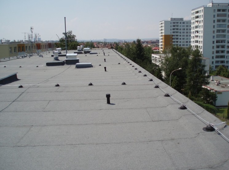 Realizace plochých a šikmých střech