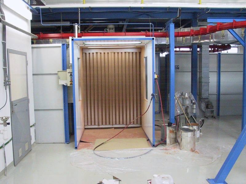 Otevřené sříkací kabiny se suchým filtračním systémem