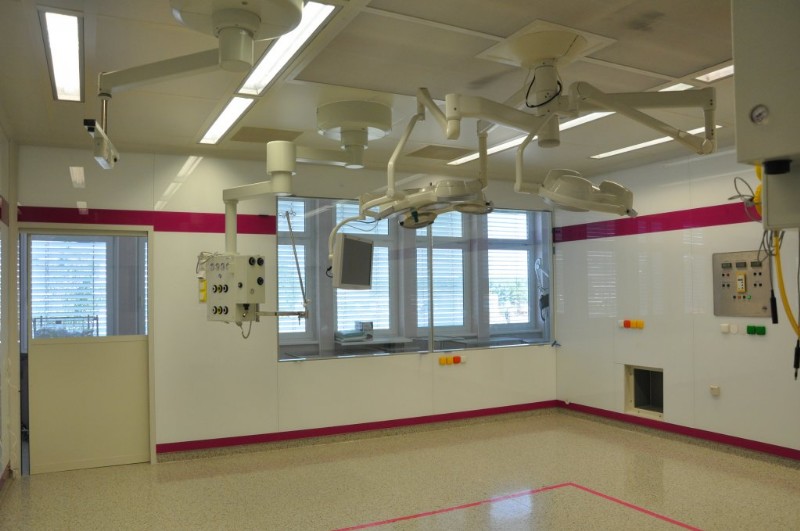 Nemocnice Prostějov skleněný obklad na operačním sále