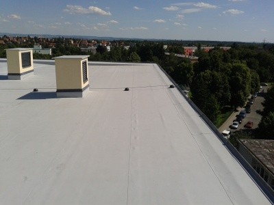 Realizace plochých střech systémem PVC fólie