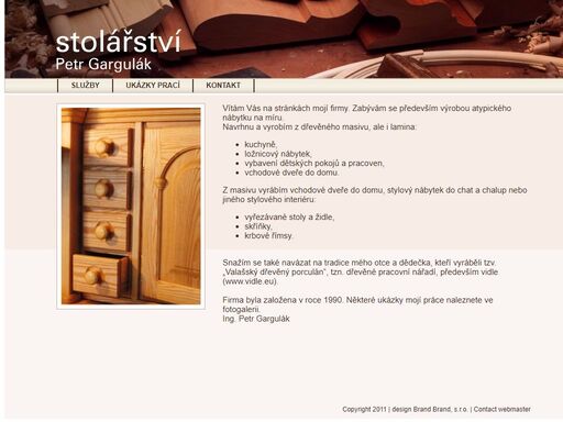zakázková výroba atypického a stylového nábytku, dveří, krbových říms a kuchyní.