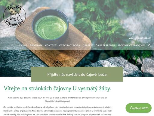 vítejte na stránkách čajovny u vysmátý žáby. naše čajovna byla založena v roce 2004 a v roce 2010 se ze střekova přestěhovala do prvorepublikové vily v ulici w. churchilla, kde sídlí doposud. od začátku své čajové umění zdokonalujeme tak, abychom vám mohli nabídnout profesionální přístup s vědomostmi o čajích, které vám s láskou připravujeme. naše
