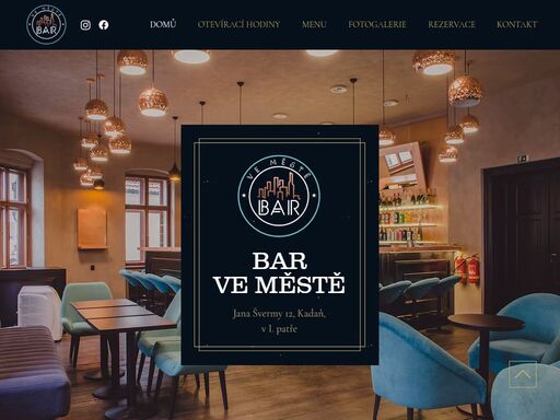 moderní cocktail-café bar v centru kadaně se zaměřením na kvalitní alkoholické nápoje, míchané drinky, vodní dýmky a lehké občerstvení.