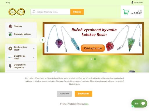 magický svět je obchod, ve kterém najdete originální šperky, vázané čínské mince štěstí feng-šuej, svíčky, kosmetická zrcátka, háčky na kabelky, doplňky do vlasů, kyvadla, kameny a šperky z kamenů, pletené a háčkované nákrčníky...