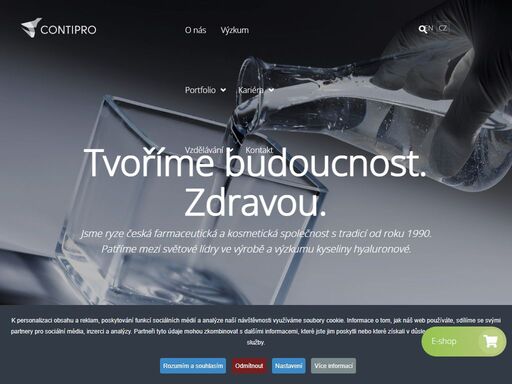 jsme biotechnologická společnost contipro. vyrábíme kyselinu hyaluronovou pro farmacii a kosmetiku. pracuje u nás 250 osobností, polovina z nich na výzkumu.