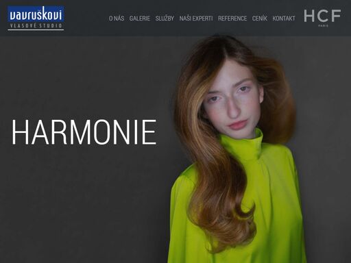 vlasové studio vavruškovi je založeno na dlouholeté rodinné tradici. studio je členem haute coiffure française paris (vysoké kadeřnické umění), zapojuje se v oblasti módy a podílí se na tvorbě nových módních účesových trendů. hlavní filozofií studia je komplexní a individuální přístup ke každému zákazníkovi. skloubení křehkého nitra zákazníka s dokonale odvedenou profesionální prací, kde výsledkem je úsměv v zrcadle, to je náš cíl.