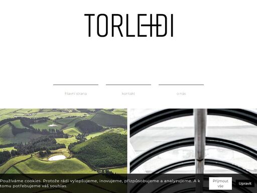 web o cestování divokou krajinou a nevšední poznávání destinací očima architektů.