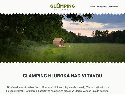 glamping hluboká nad vltavou nabízí útulné ubytování s výhledem na zámek.