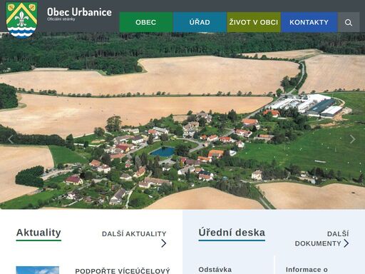 obec urbanice se rozkládá mezi lesy a rybníky v podhůří železných hor, 22 km jihozápadně od města pardubice.