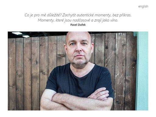 objevte kouzlo pavla dufka v jeho jedinečných fotografiích, které propojují barvy a kompozici s každodenními okamžiky.