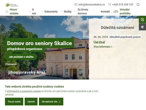 domov skalice poskytuje sociální služby domov pro seniory a dzr s celoročním provozem, ve třech pavilonech bezbariérově řešených, umožňujících pohyb osobám se sníženou pohyblivostí.