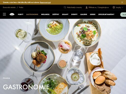 ochutnejte lahodné pokrmy od známých šéfkuchařů v naší hotelové restauraci na malé straně.

