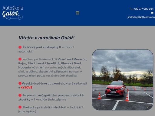 základní informace o autoškole a výuce včetně obrázků auta.