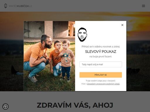 fotograf kolín, rodinné focení, lifestyle fotograf, párové focení kolín, portrétní fotograf kolín, focení s dětmi, autentické focení, focení v přírodě, profesionální fotograf kolín, focení pro rodiny, svatební fotograf kolín, focení momentek, kreativní fotograf kolín, focení dětí kolín, fotograf kolín a okolí rodinný fotograf z kolína, co nefotí plastové úsměvy. u mě se směje, běhá, padá i válí v trávě – prostě opravdové fotky pro opravdové lidi.