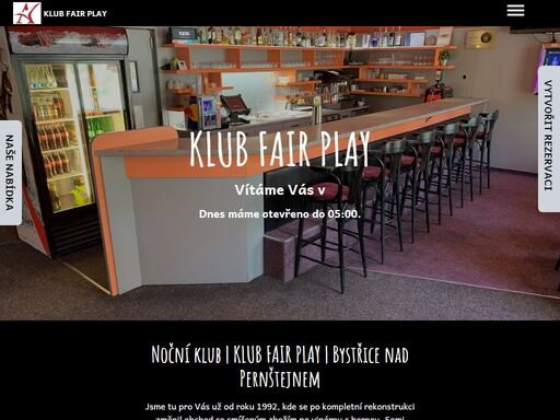 noční klub | klub fair play | bystřice nad pernštejnem - jsme tu pro vás už od roku 1992, kde se po kompletní rekonstrukci změnil obchod se smíšeným zbožím na vinárnu s hernou. sami návštěvníci mu našli to pravé jméno - klub fair play. jak běžel čas, podnik se měnil, upravoval a modernizoval dle nároků našich hostů. dnes je rozdělen na několik částí a pojme až 70 návštěvníků. v barové části je několik boxů, kde můžete posedět s přáteli a vybrat si hudbu z juke boxu. v případě, že máte rádi aktivnější zábavu, pak jsou v druhé části klubu připraveny společenské hry - kulečník, šipky, fotbálek a boxer. pro naše hosty jsou vyhrazena parkovací místa hned před klubem.; dostanete se k nám i bezbariérovým vchodem. rezervujte si místa v našem klubu a užijte si příjemný večer s přáteli. zavolejte nám +420733539662.; za barem na vás v klubu fair play čeká ochotná obsluha, která vás společně s širokým sortimentem alkoholických a nealkoholických nápojů nikdy nenech na suchu. spokojenost našich návštěvníků je pro nás prioritou, proto se bez obav obracejte na obsluhu se svými požadavky a přáními.; samozřejmostí je nepřetržité připojení k internetu pomocí wifi zdarma.
