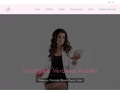 moje jméno je veronika a jsem vizážistka a vlasová stylistka, pocházející z pardubického kraje, ale nyní žiji v praze. působím tedy na obou místech, ať už je to praha a okolí, nebo česká třebová a okolí.