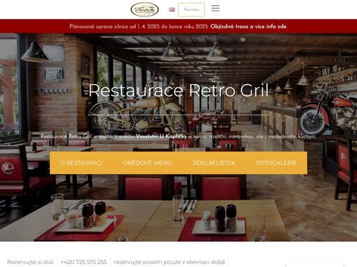 restaurace retro gril je součástí areálu ,,vinařství u kapličky a nabízí tradiční moravskou, ale i mezinárodní kuchyni.