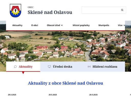 sklené nad oslavou je svým charakterem podhorská obec, ležící 10 km ssv od velkého meziříčí v okresu žďár nad sázavou na silnici křižanovskožďárské v nadmořské výšce 573 m.