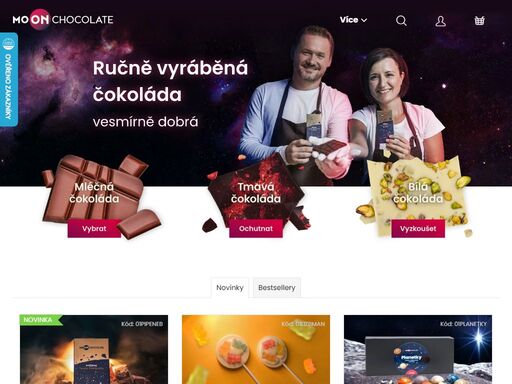 vesmírně dobrá čokoláda. bean to bar
jsme rodinná, ryze česká čokoládovna.
při tvorbě čokolády vycházíme zásadně jen ze základních surovin. čokoládové polotovary jsou pro nás tabu. prakticky každý kakaový bob projde našima rukama, pečlivě je kontrolujeme a třídíme.
jdeme tou nejsložitější a zároveň…