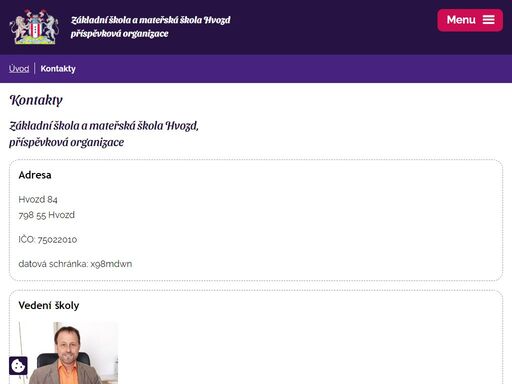 naše škola byla postavena v roce 1913 a od té doby jsme tu pro děti. „vědění je největší bohatství“, to je nápis na mramorové desce ve vestibulu školy ve hvozdě. v budově školy postavené v roce 1913.