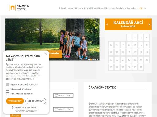 šrámkův statek v pileticích je památkově chráněným areálem se vzácnými dřevěnými objekty.