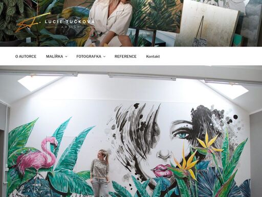 malba na zeď nemusí být jen nenápadným detailem, může se stát hlavní hvězdou vašeho interiéru. pomohu vám vybrat a doladit motiv tak, aby ladil nejen s barevností místnosti, ale i se stylem nábytku a doplňků. každá moje malba na zeď je unikátní a přímo navržená pro váš prostor.