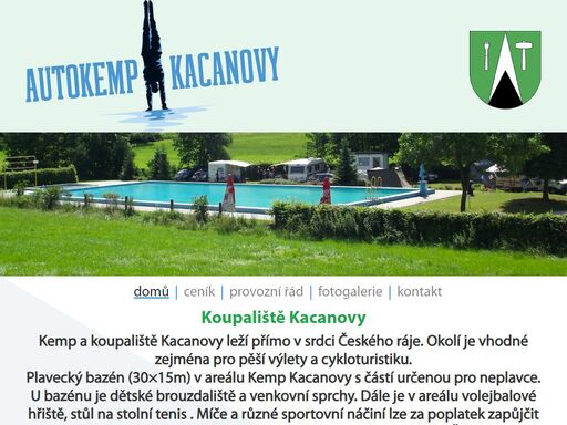 rekreační místo obsahující kemp a koupaliště se stánkem
