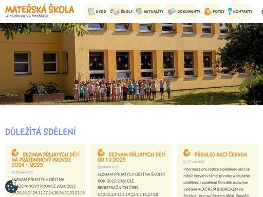 naše mateřská škola je umístěna uprostřed krásné velké zahrady, téměř v centru města a přitom mimo dopravní ruch.