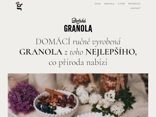 domácí ručně vyrobená granola ze 100% přírodních surovin s kakaem z ghany, skořicí z madagaskaru nebo perníkovým kořením. udělejte si požitkářsky božské ráno!