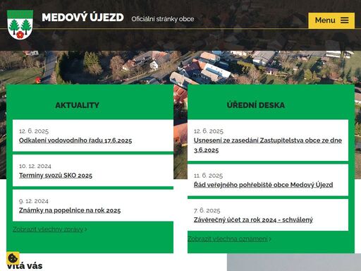 obec o nadmořské výšce 451 m leží asi 15 km východně od rokycan (nedaleko železniční trati praha plzeň - zastávka holoubkov a dálničního sjezdu na mýto).