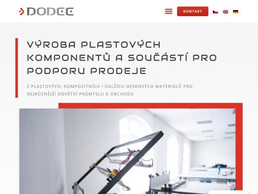 výroba plastových komponentů a součástí pro podporu prodeje z platových, kompozitních i dalších deskových materiálů.