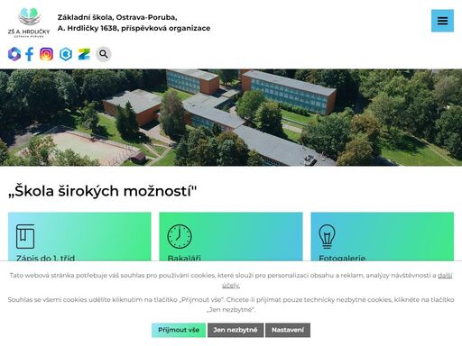 škola zaměřená na rozšířenou výuku jazyků – angličtinu od 1. ročníku, další jazyk od 6. třídy, konverzace, kurzy, cambridgeské zkoušky i pro veřejnost.