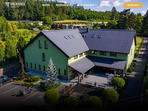 k dispozici pro vás máme 14 prostorných pokojů a 4 apartmány s oddělenou ložnicí a kuchyňským koutem. nabízíme jednolůžkové, dvoulůžkové a třílůžkové pokoje s možností až dvou přistýlek.