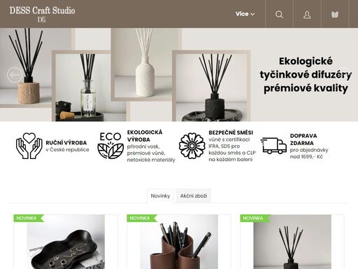 desscraftstudio.cz je specialista na ručně vyráběné interiérové doplňky, svíčky ze sójového vosku a vonné difuzéry. v nabídce nechybí ekologické dekorace z kompozitního materiálu, ručně barvené nádoby ani produkty s certifikací.