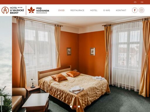 hotel u valdické brány v historickém centru jičína je vybaven 16 pokoji od dvoulůžkových až po čtyřlůžkové a nabízí ubytování pro firemní hosty i pro rodiny s dětmi. součástí hotelu je restaurace pod kaštanem umožňující celodenní stravování.