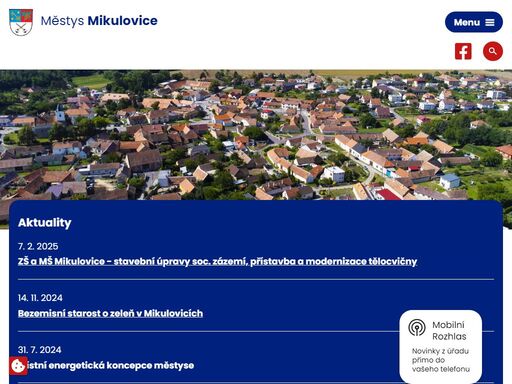 obec mikulovice je vzdálena asi 15km severně od okresního města znojma v mírně pahorkaté rovině na posledních výběžcích českomoravské vysočiny.