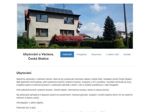 nabízíme ubytování v rodinném domku nedaleko centra české skalice. náš apartmán má tři pokoje, plně vybavenou kuchyni a koupelnu s wc. součástí ubytování je krytý, vytápěný bazén a možnost posezení v udržované zahradě s krbem. vše si můžete prohlédnout v naší fotogalerii.