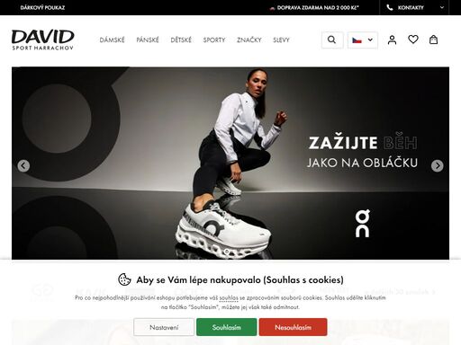 obchod se značkovým módním a sportovním oblečením a vybavením pro letní a zimní sporty.