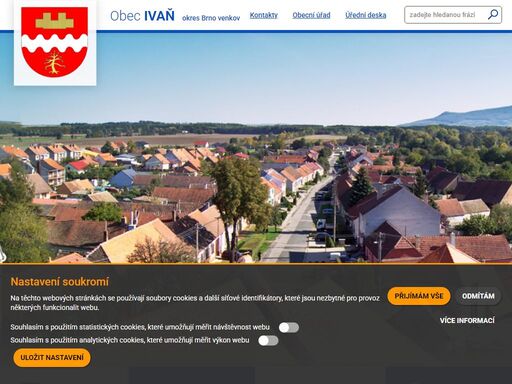 v okrese brno-venkov na levém břehu řeky jihlavy na říční terase mezi řekami jihlavou a svratkou leží obec ivaň. obě řeky jsou lemovány lužními lesy, jejichž nejzachovalejší části s typickou flórou a faunou jsou chráněny jako přírodní rezervace plačkův les a říčka šatava a přírodní památka dolní mušovský luh. severně od obce na svazích terasy se uprostřed porostů akátu dochovaly i zbytky teplomilné šipákové doubravy. 