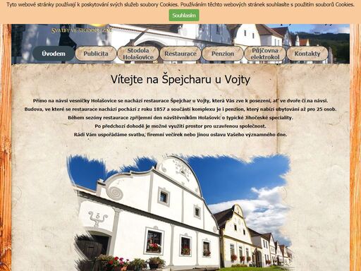 přímo na návsi vesničky holašovice se nachází restaurace špejchar u vojty, která vás zve k posezení, ať ve dvoře či na návsi.<br />budova, ve které se restaurace nachází pochází z roku 1857 a součástí komplexu je i penzion, který nabízí ubytování až pro 25 osob.<br />během sezóny restaurace zpříjemní den návštěvníkům holašovic o typické jihočeské speciality.<br />po předchozí dohodě je možné využití prostor pro uzavřenou společnost.<br />rádi vám uspořádáme svatbu, firemní večírek nebo jinou oslavu vašeho významného dne.<br />