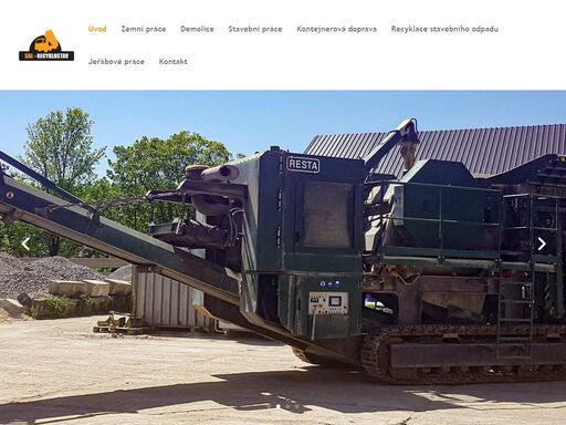 již od roku 2010 poskytujeme služby v oblastech zemní práce, demolice, stavba, kontejnerová doprava, recyklace, jeřábové práce, ad.