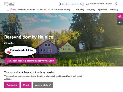 barevné domky hajnice poskytují sociální služby osobám s mentálním či kombinovaným postižením z královéhradeckého kraje, které potřebují podporu v běžném životě.